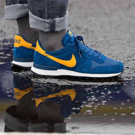 internationalist blue yellow